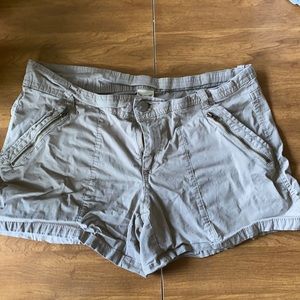 Khaki colored shorts🌺size 10🌺